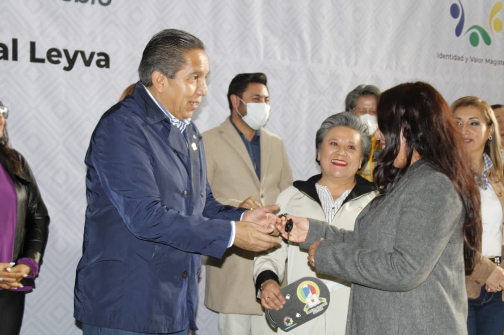 Otros 62 autos nuevos a maestros del SMSEM: Marco Aurelio&nbsp;Carbajal