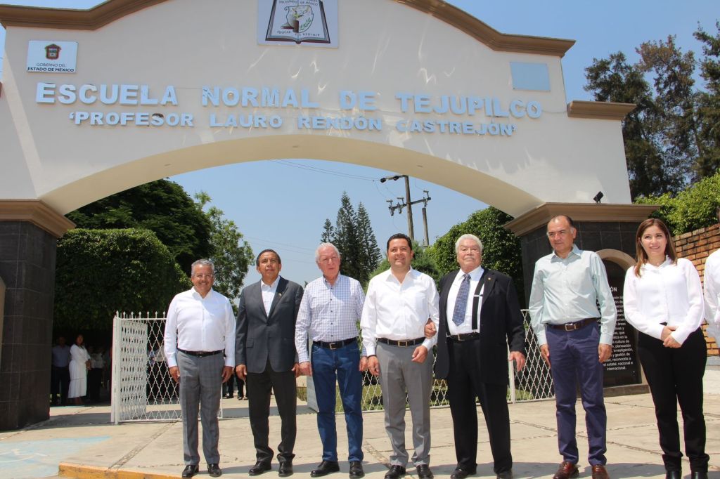 Encabezan este acto los titulares de Educación y Medio Ambiente de la entidad, así como el Secretario General del SMSEM, quien destacó la capacidad de gestión de Lauro Rendón.