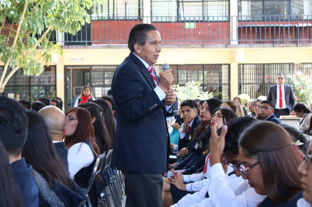 Marco Aurelio Carbajal narra a normalistas como el SMSEM se configuró como el sindicado más fuerte del&nbsp;Edomex