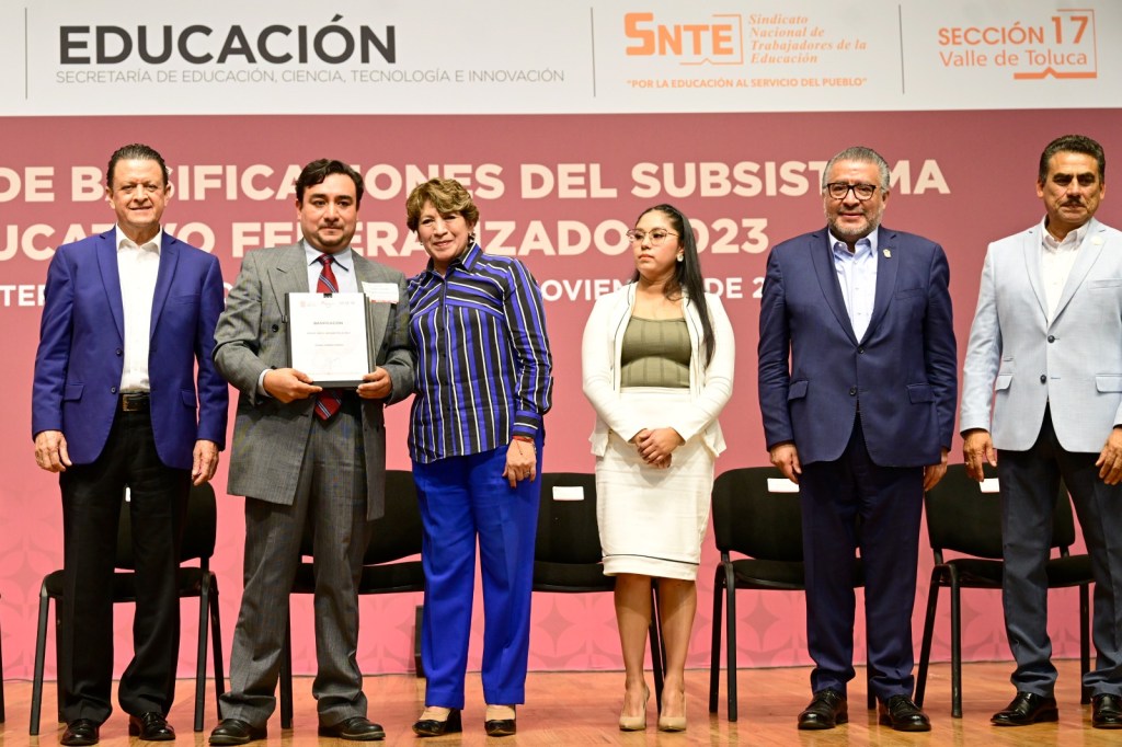 4 Mil docentes federales recibieron su basificacion de manos de la gobernadora Delfina Gómez&nbsp;Álvarez.