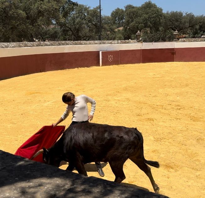 Matadora Paola San Román se alista para ir a España
