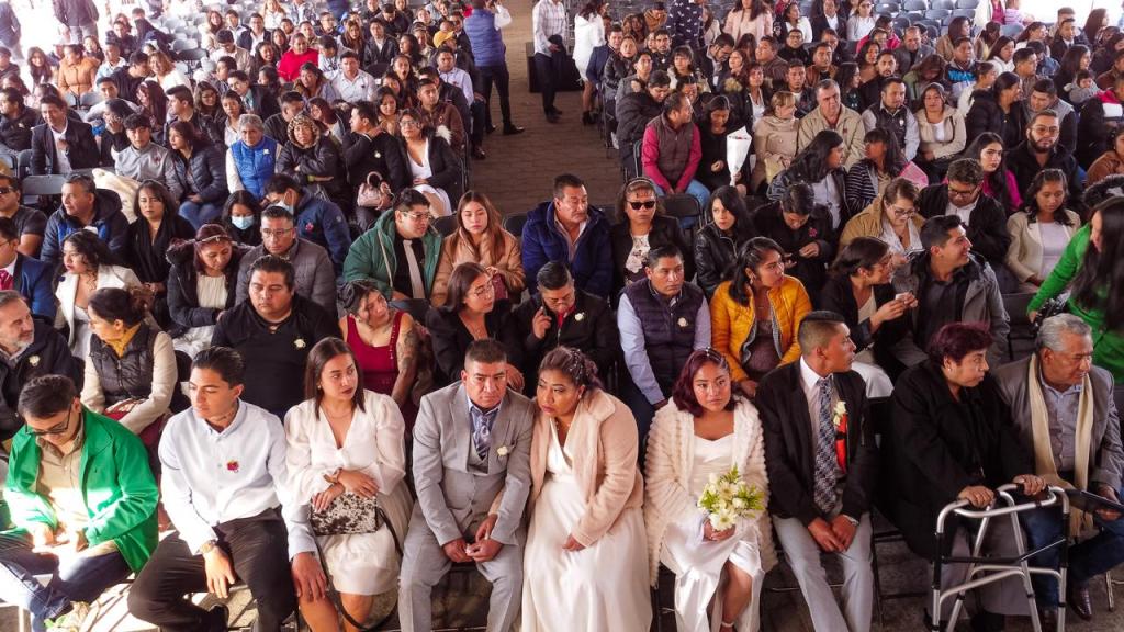 En Toluca 220 parejas se casan; DIF patrocina&nbsp;eventos