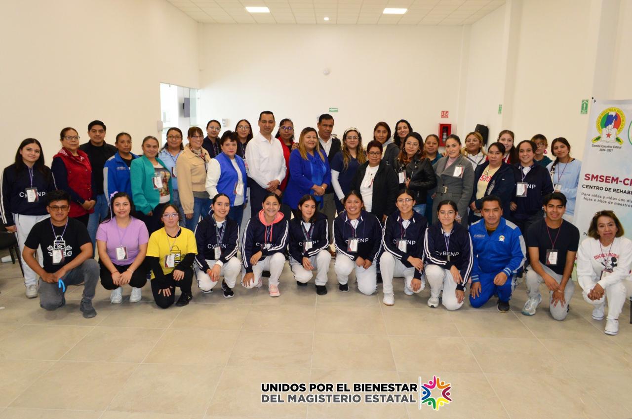 Muestran a normalistas capacidades del Centro de Rehabilitación del SMSEM