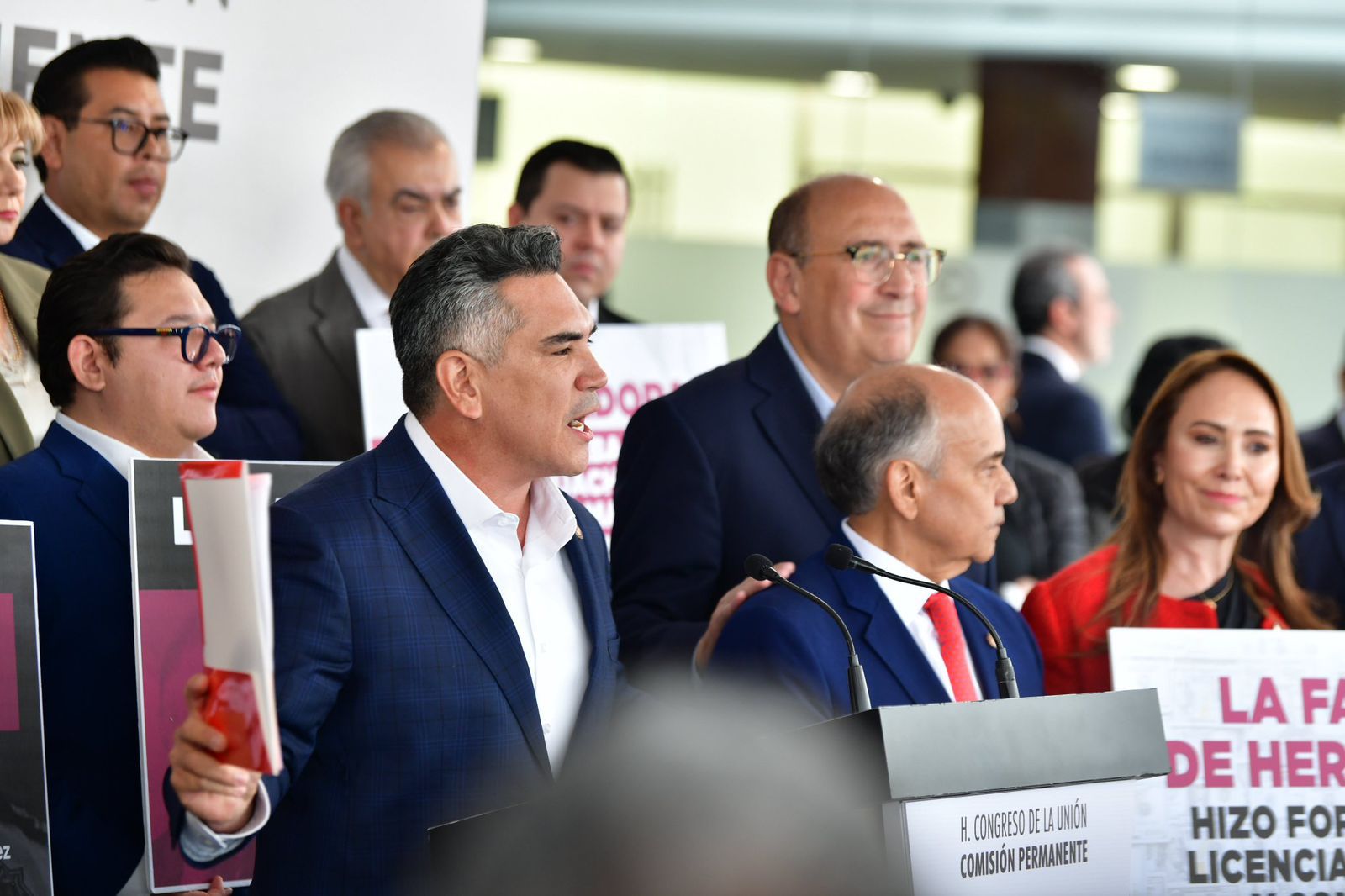 PRI denuncia ante FGR a&nbsp; líderes de morena por sus vínculos con narcotraficantes