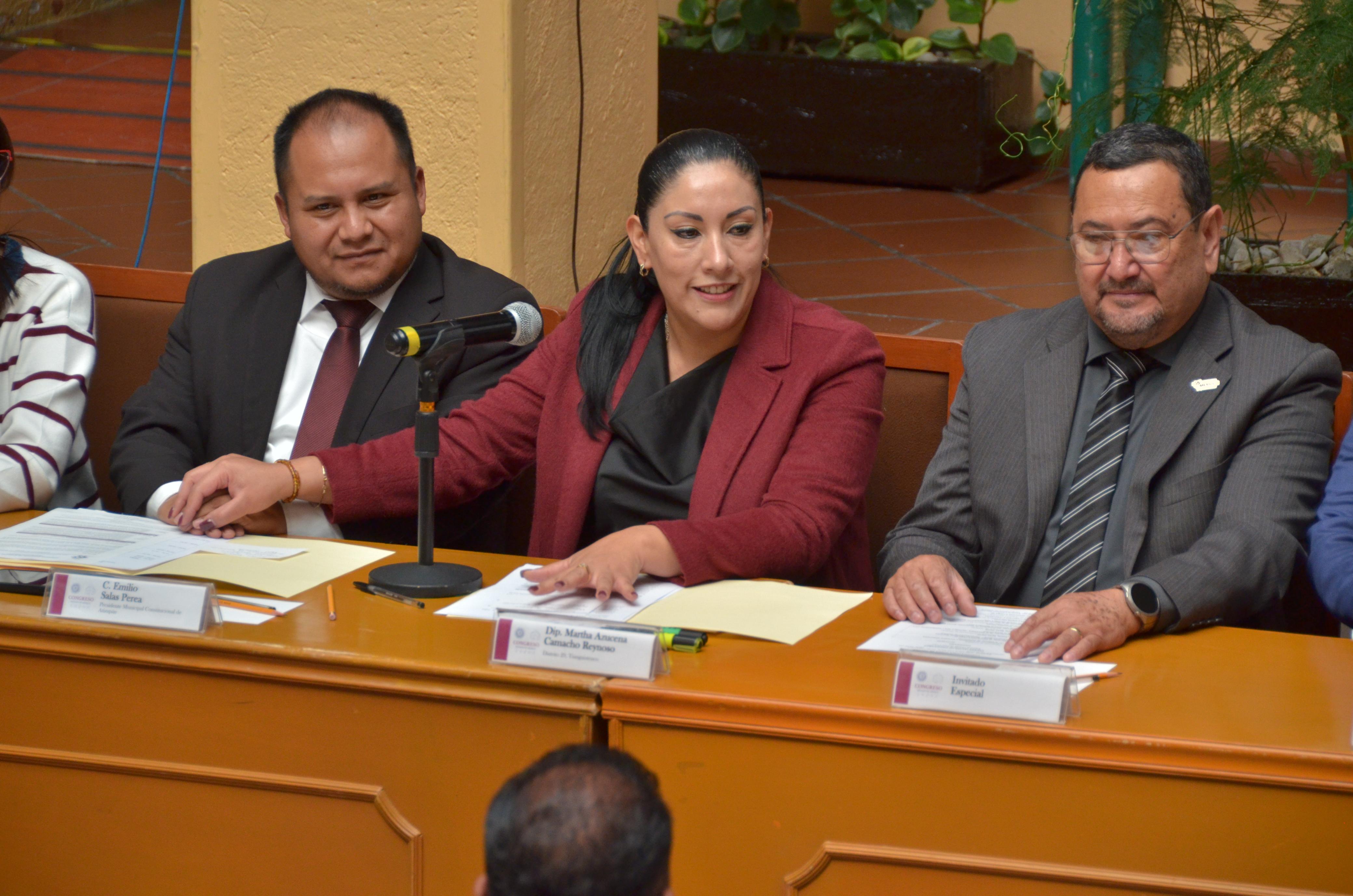 Emilio Salas y Azucena Camacho presentan programas sociales para apoyar a la niñez y a las familias de Atizapán de Santa Cruz