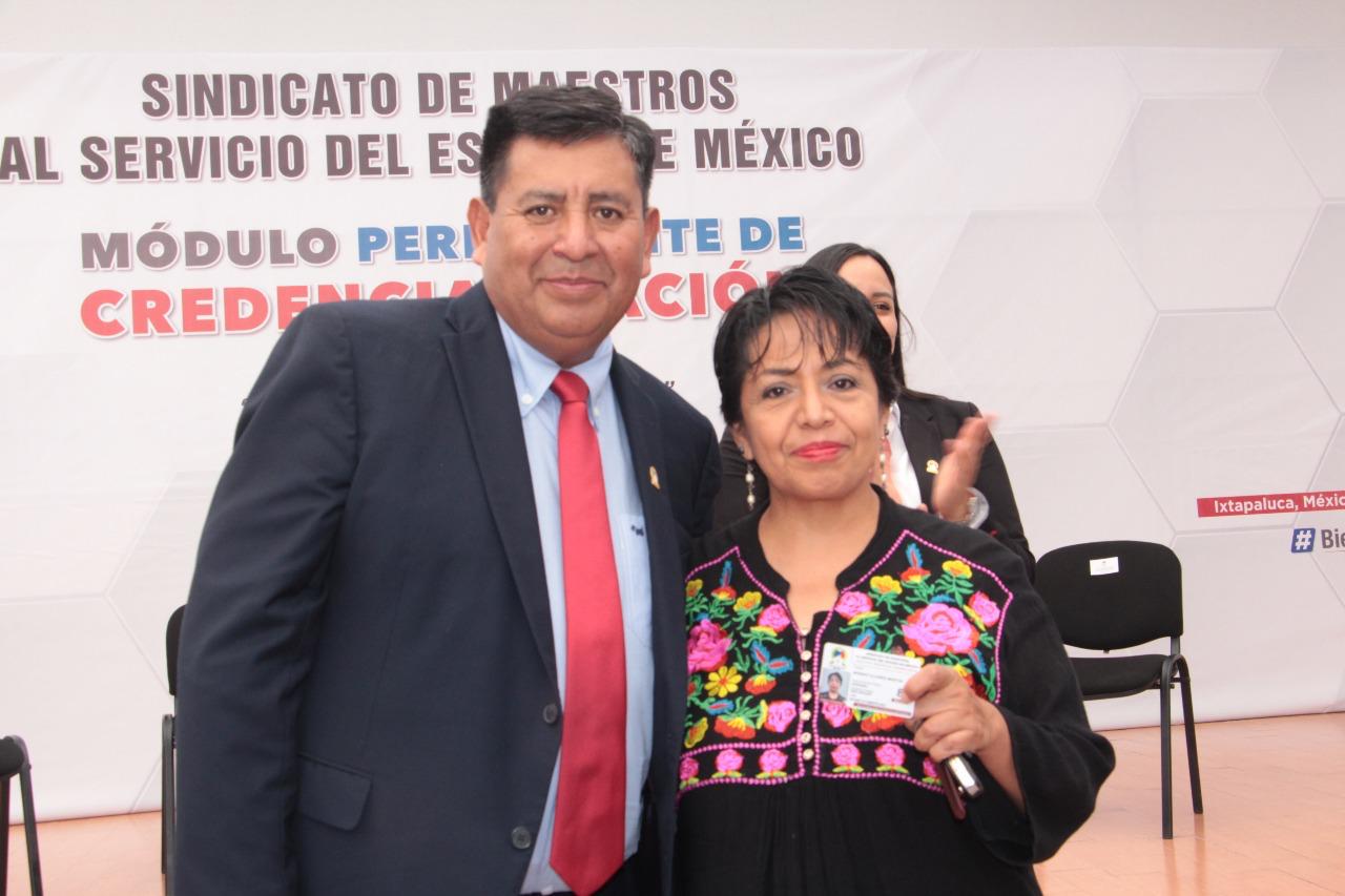 Avanza credencialización de 42 mil maestras y maestros de SMSEM