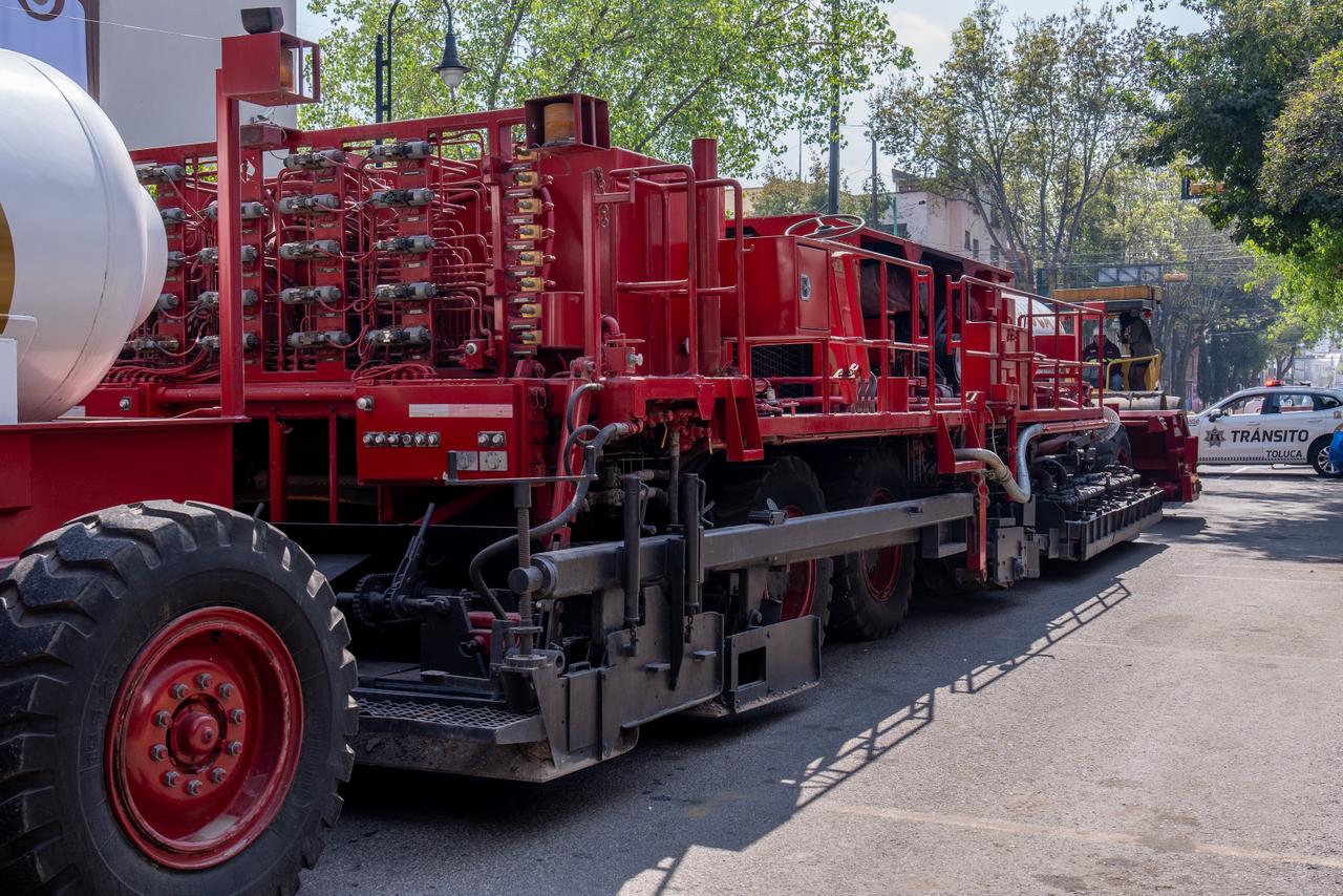 Por fin Toluca se animo a rentar, alquilar o comprar trenes de pavimentación