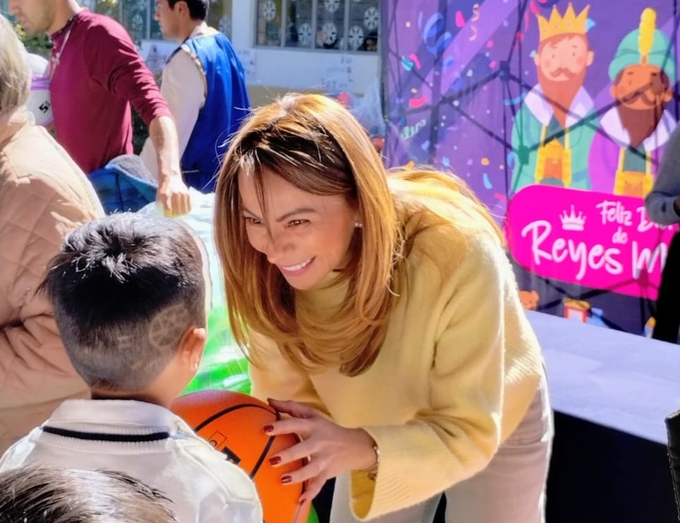 Los Reyes Magos dejaron 563 balones en la presidencia de Mexicaltzingo: Saray Benítez