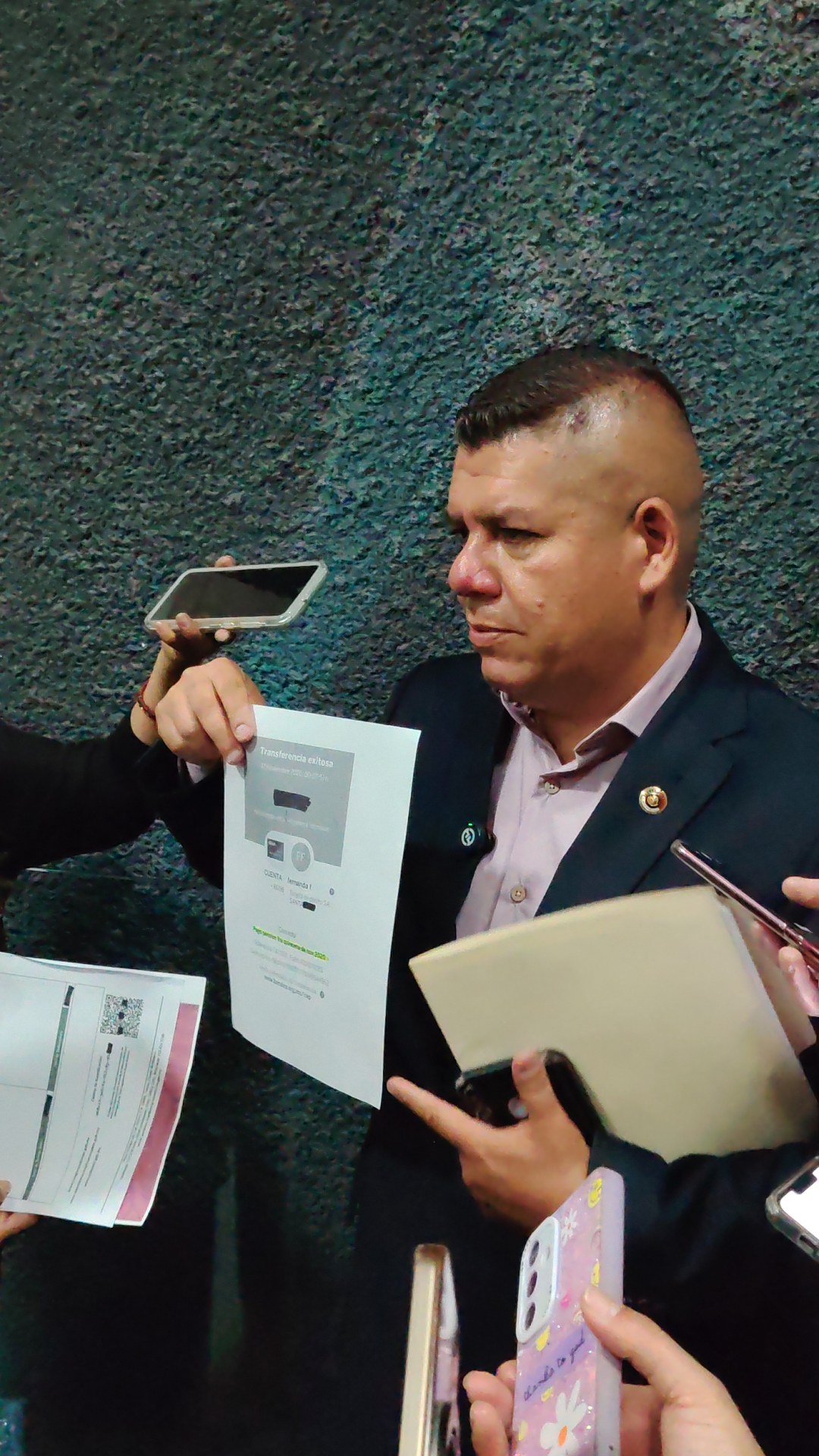 Isaac Hernández niega ser deudor alimentario y presenta documentos para respaldar su postura