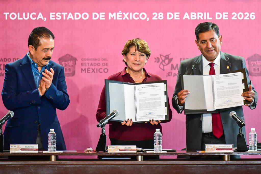 Gobernadora Delfina Gómez recibe pliegos petitorios del magisterio&nbsp;mexiquense