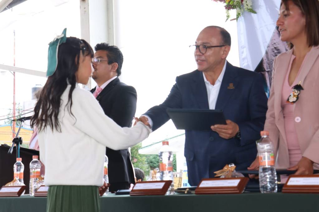 La educación es la semilla del futuro de Zinacantepec: Manuel Vilchis