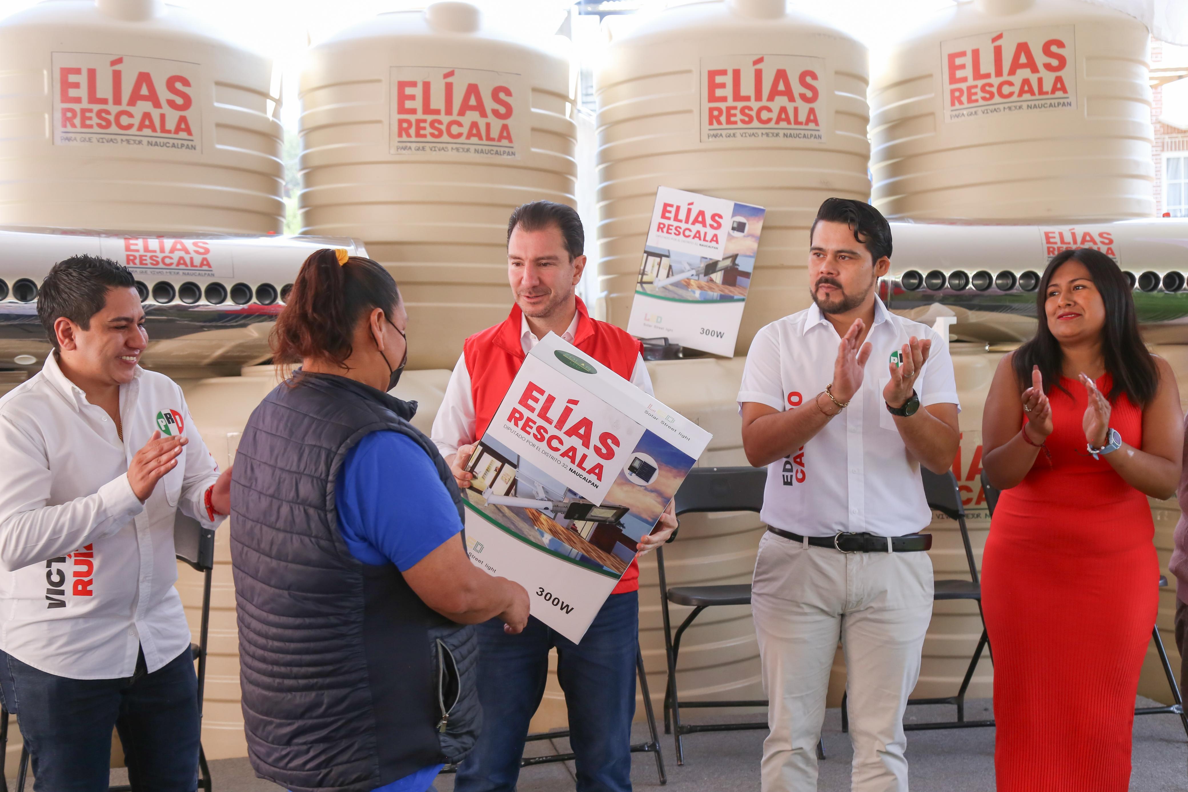 Elias Rescala lleva apoyo a familias de Santiago Tepatlaxco en Naucalpan